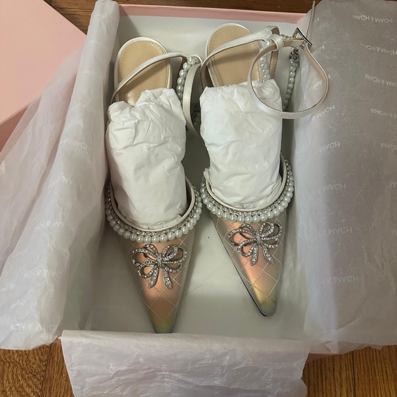 MACH & MACH Bow of Elizabeth Imitation Pearl Iridescent Pointed Toe Pump Size 40 - Picture 6 of 6